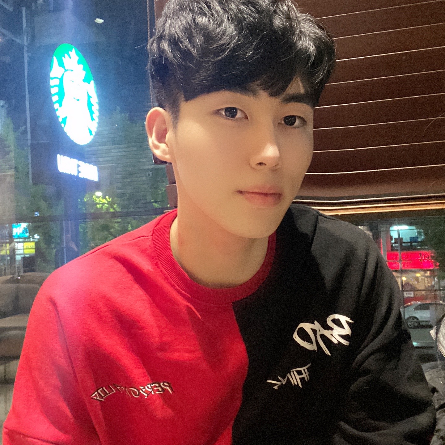 큐레이터